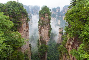 张家界奇峰云雾景观