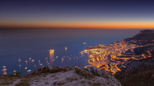 滨海山城暮色夜景
