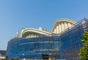 现代流线型公共建筑