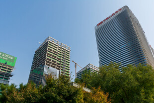 城市现代商务高楼群