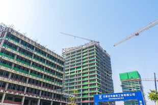 在建高层建筑工地