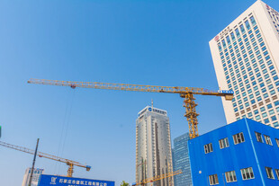 城市在建高楼塔吊