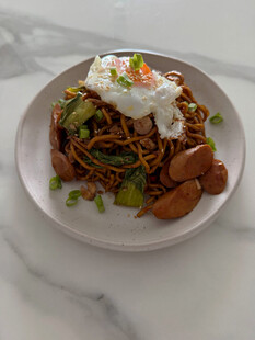 香肠鸡蛋炒面
