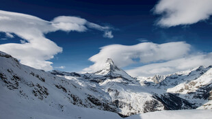 壮丽雪山晴空美景