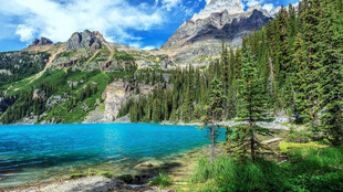 高山蓝湖自然美景