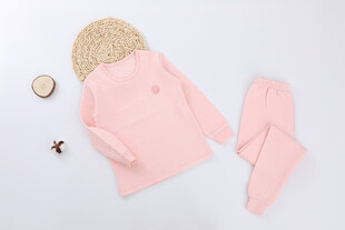 粉色居家服套装静物展示