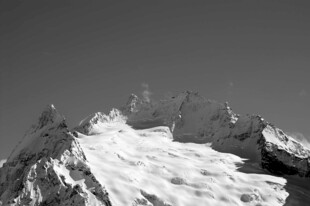 黑白雪山冰川风光