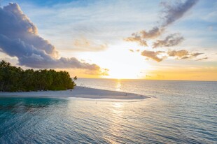 热带海岛日落美景