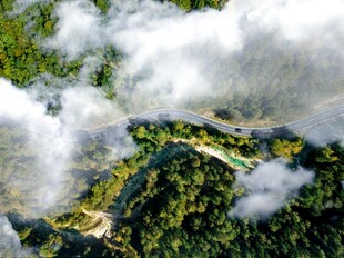 航拍山间云海风光