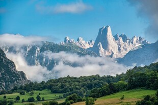 雪山云海山野风光