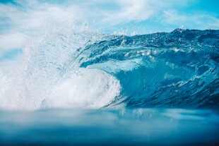 海洋翻涌浪涛