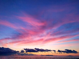黄昏粉霞天空美景