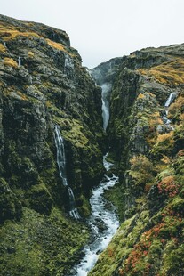 峡谷瀑布溪流自然景观