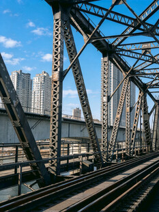 城市铁路钢架桥
