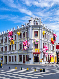 节庆装饰骑楼街景