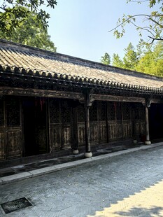 中式古建长廊街景