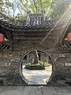 中式古典园林月洞门