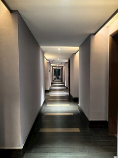 现代简约室内走廊