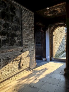 古建廊道光影