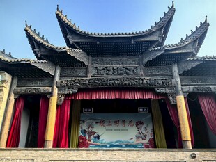 中式传统古戏台