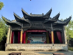 传统中式古戏台