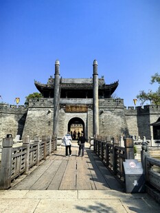 古城门城楼风光