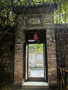 老砖墙复古窗景