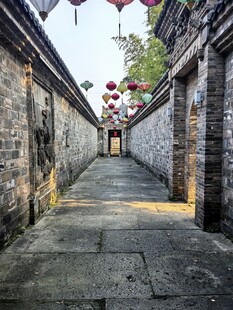 幽深古巷石板路