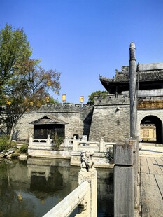 古建园林河畔风光