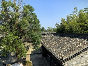 古建瓦房晴日风光