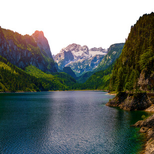高山湖泊自然盛景