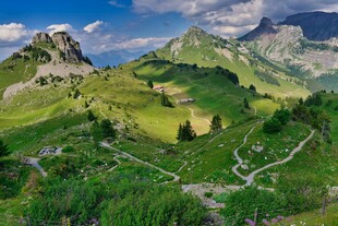 高原山地自然风光