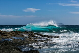 碧海巨浪海岸风光