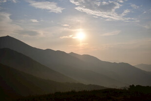 山间日出美景