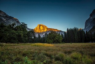 优胜美地日落山景