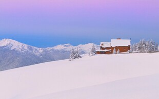 雪原冬日小屋风景