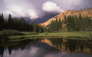 山间湖景自然风光