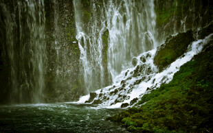 山涧瀑布自然水景
