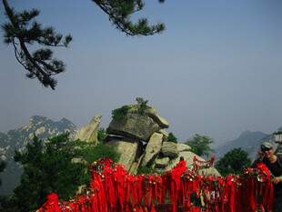 华山奇石祈福风光