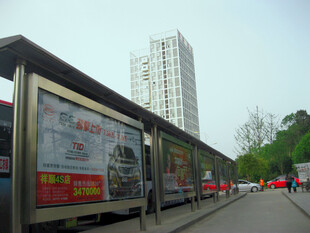 城市公交站台街景