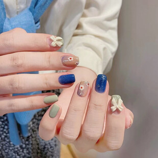 创意拼色美甲特写