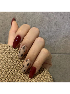 酒红豹纹美甲款式