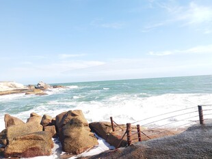 晴日海滨海岸风光 红海湾