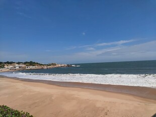 晴朗海滨沙滩风光 汕尾红海湾