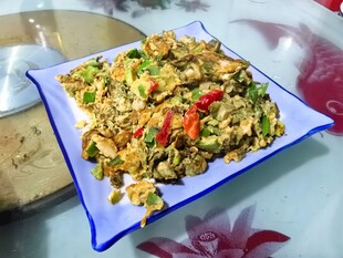 家常青椒炒鸡蛋