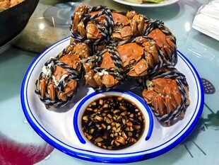 清蒸大闸蟹配蘸料
