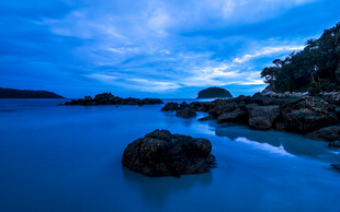 蓝调海岸暮色风光