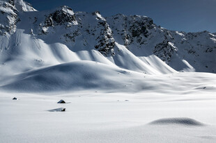 冬日雪山雪原风光