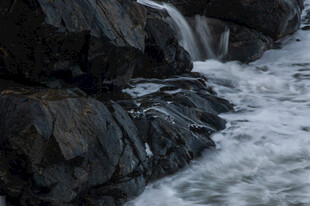 山涧溪流岩石水景