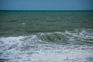 近海海面浪涛风光